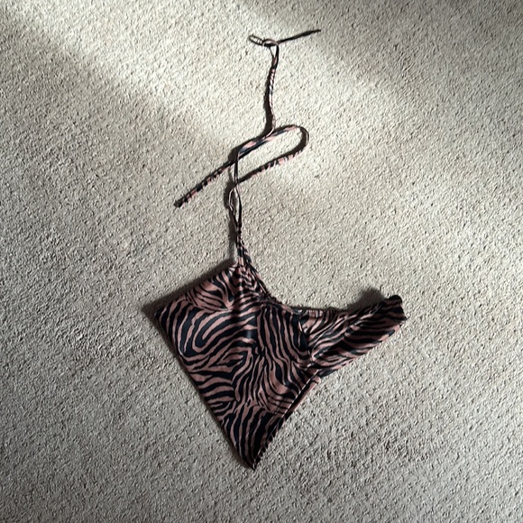 A crop top from SHEIN. Never been worn fabric is good.Zebra striped cowl shirt. - Picture 2 of 6